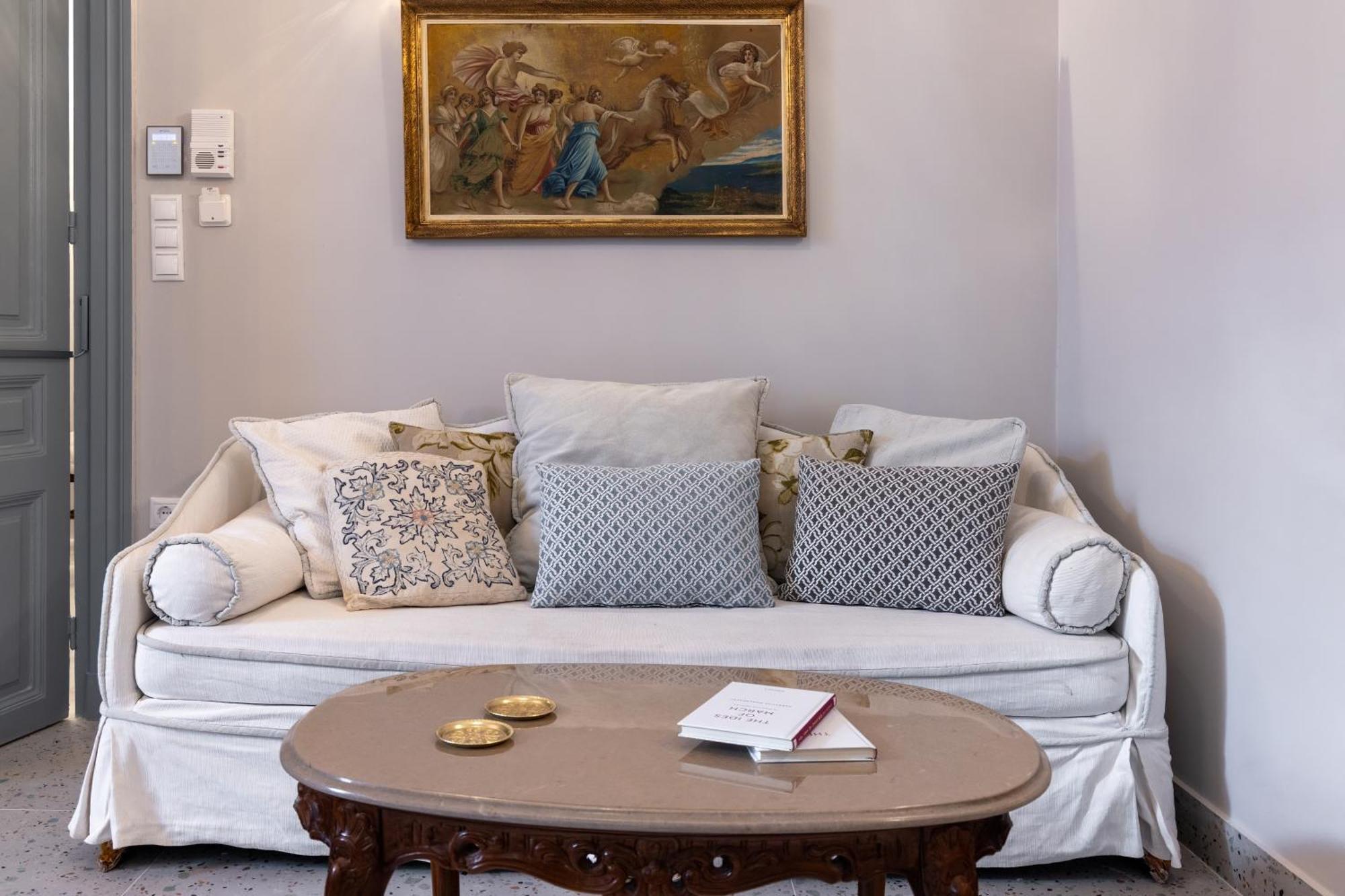 Athenian Vintage Apartment *